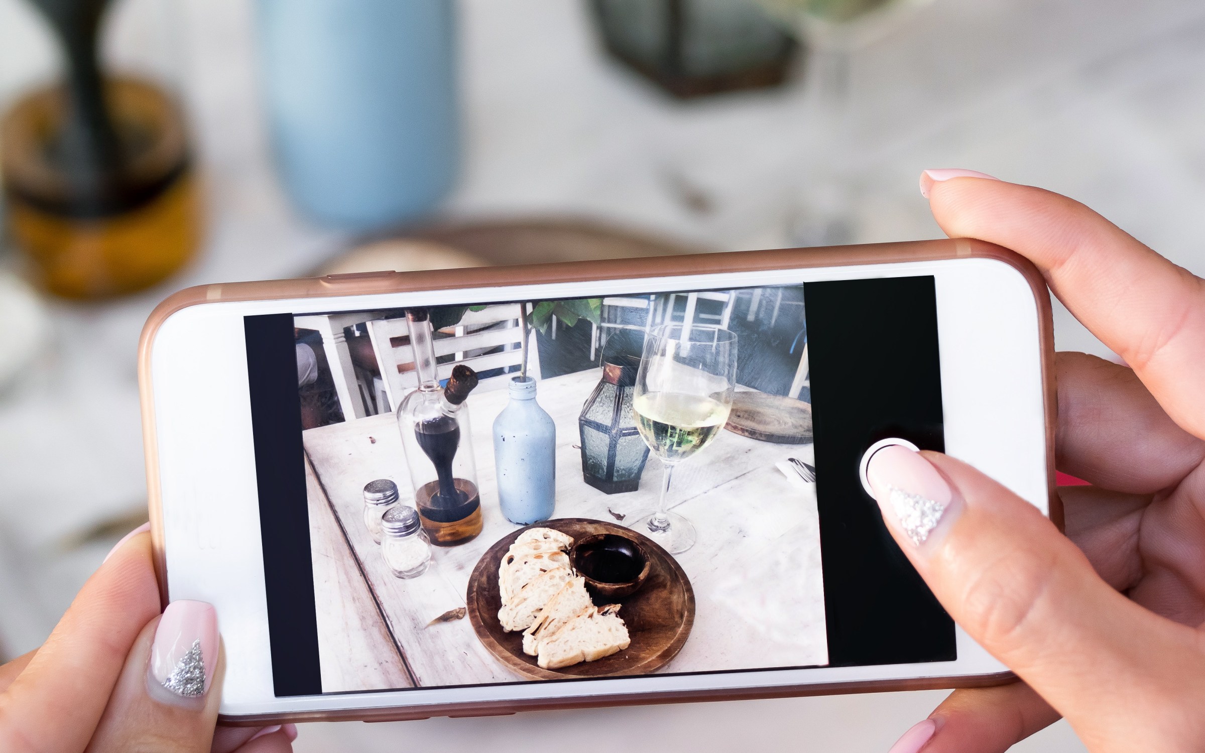 Mobile picture of vine and bread