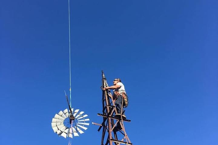 Aerial crane windmill